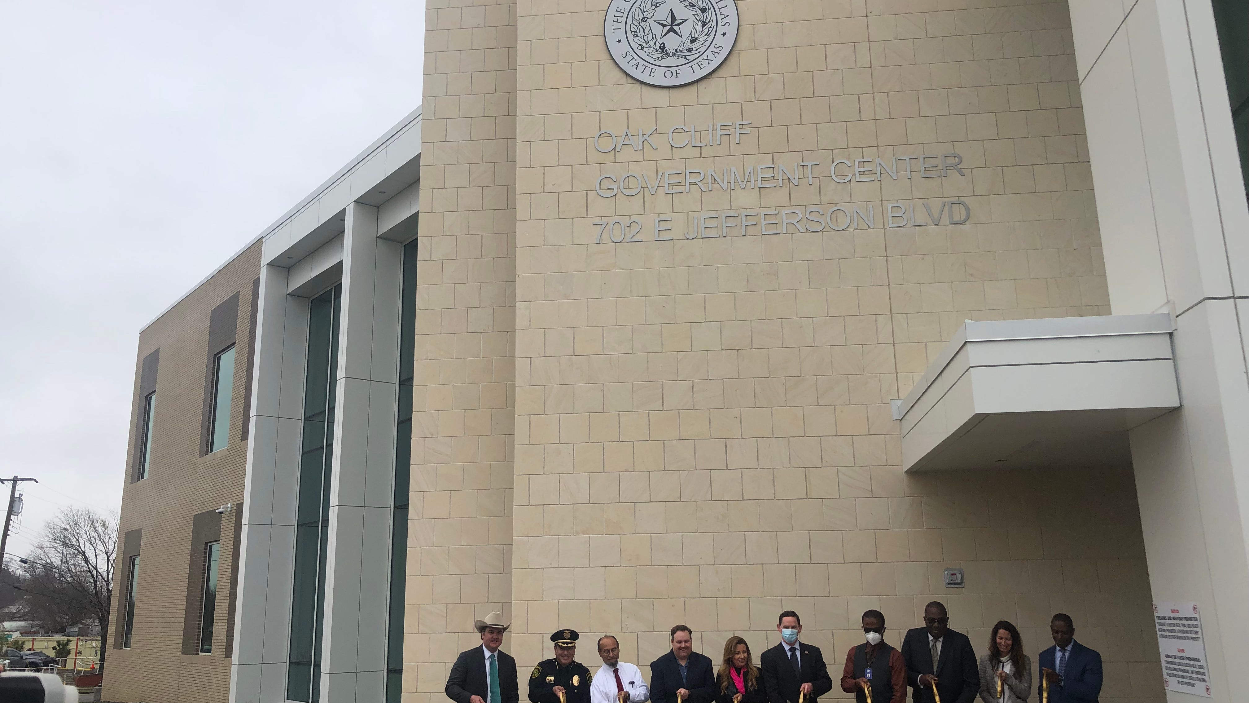 Dallas County cuts ribbon on Oak Cliff government center