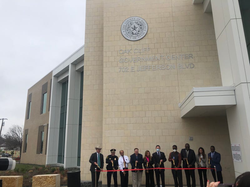 Dallas County cuts ribbon on Oak Cliff government center