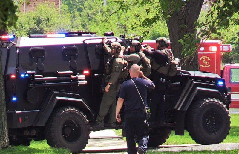 Police find dead man in barricaded Oak Lawn apartment