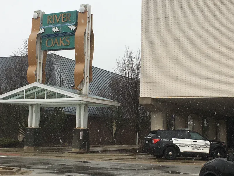 River Oaks Mall