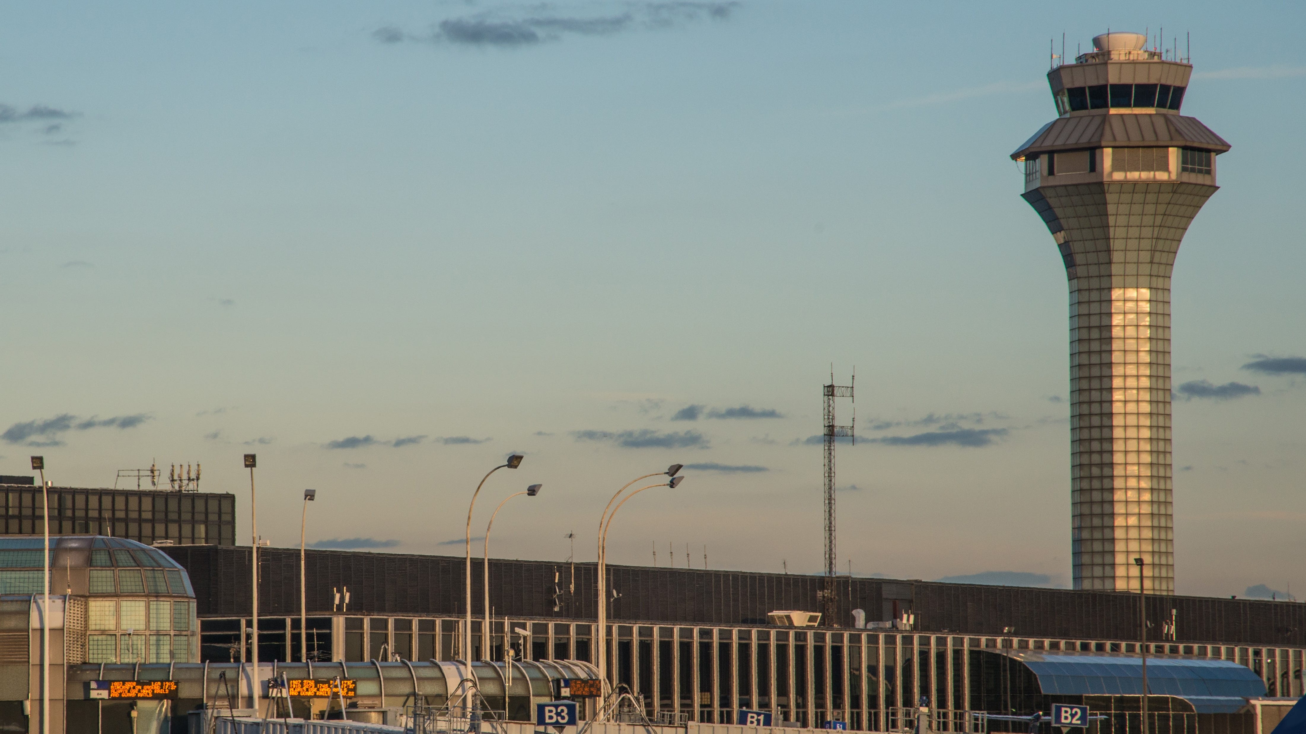 Rep. Quigley presses feds to re-examine noise levels at O'Hare