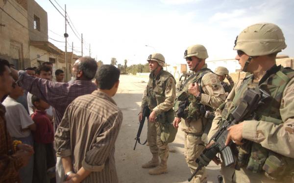 Soldiers, Iraqis, guns