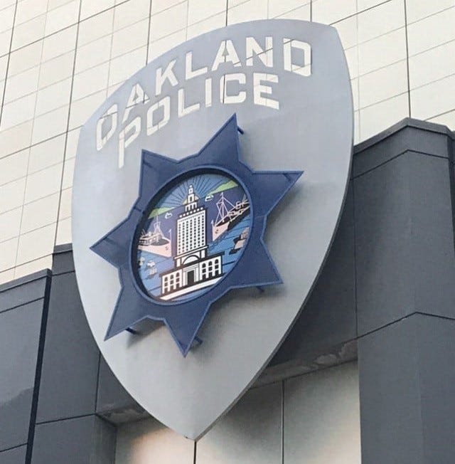 Oakland police ended a standoff peacefully with a suspect armed with a knife Wednesday morning.