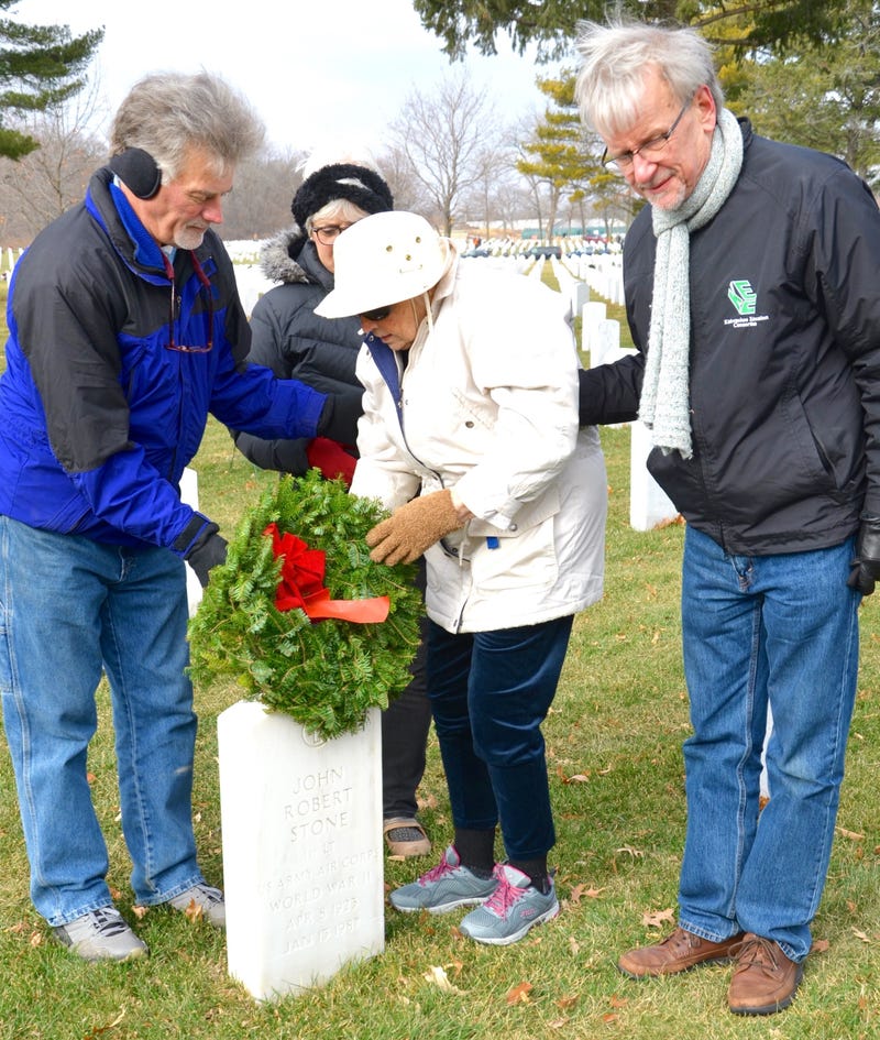 WWII widow marks husband’s grave at local Wreaths Across America event