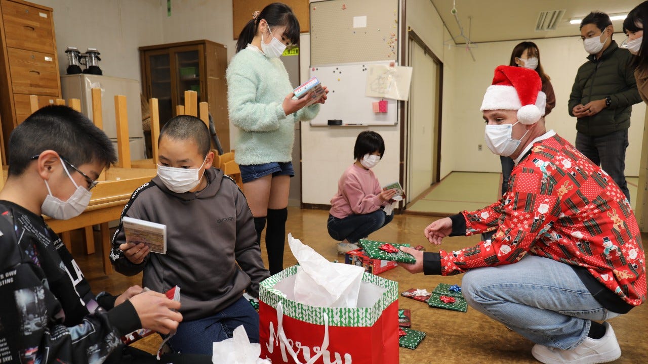 Army soldiers bring Christmas joy, gifts to Japanese children’s home