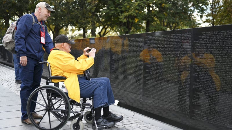 Veterans reflect on service during tour of nation's capital