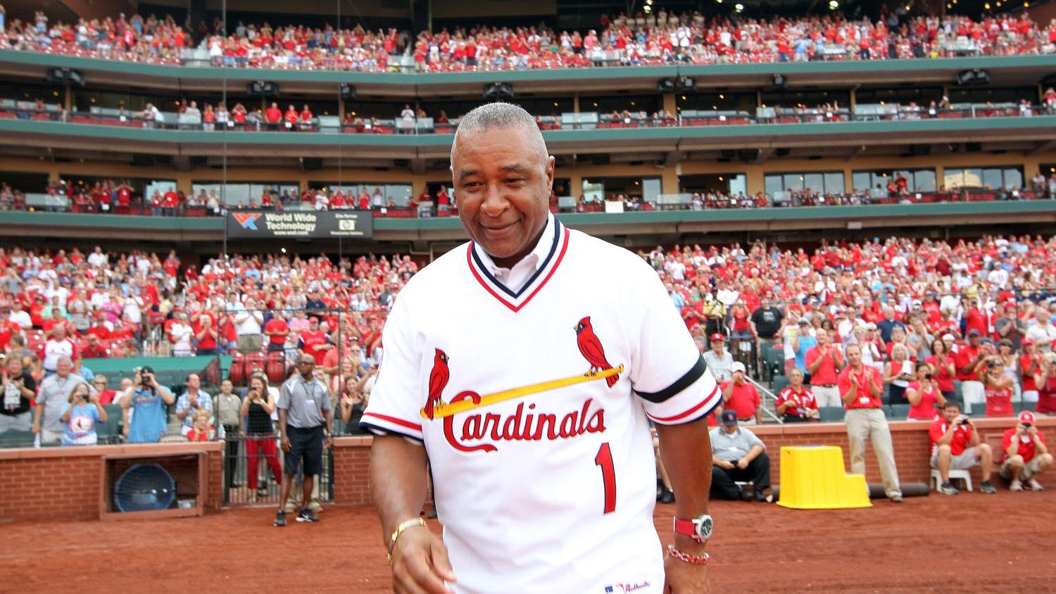 'Go crazy folks'┃Ozzie Smith recalls glorious HR that happened on this day in history