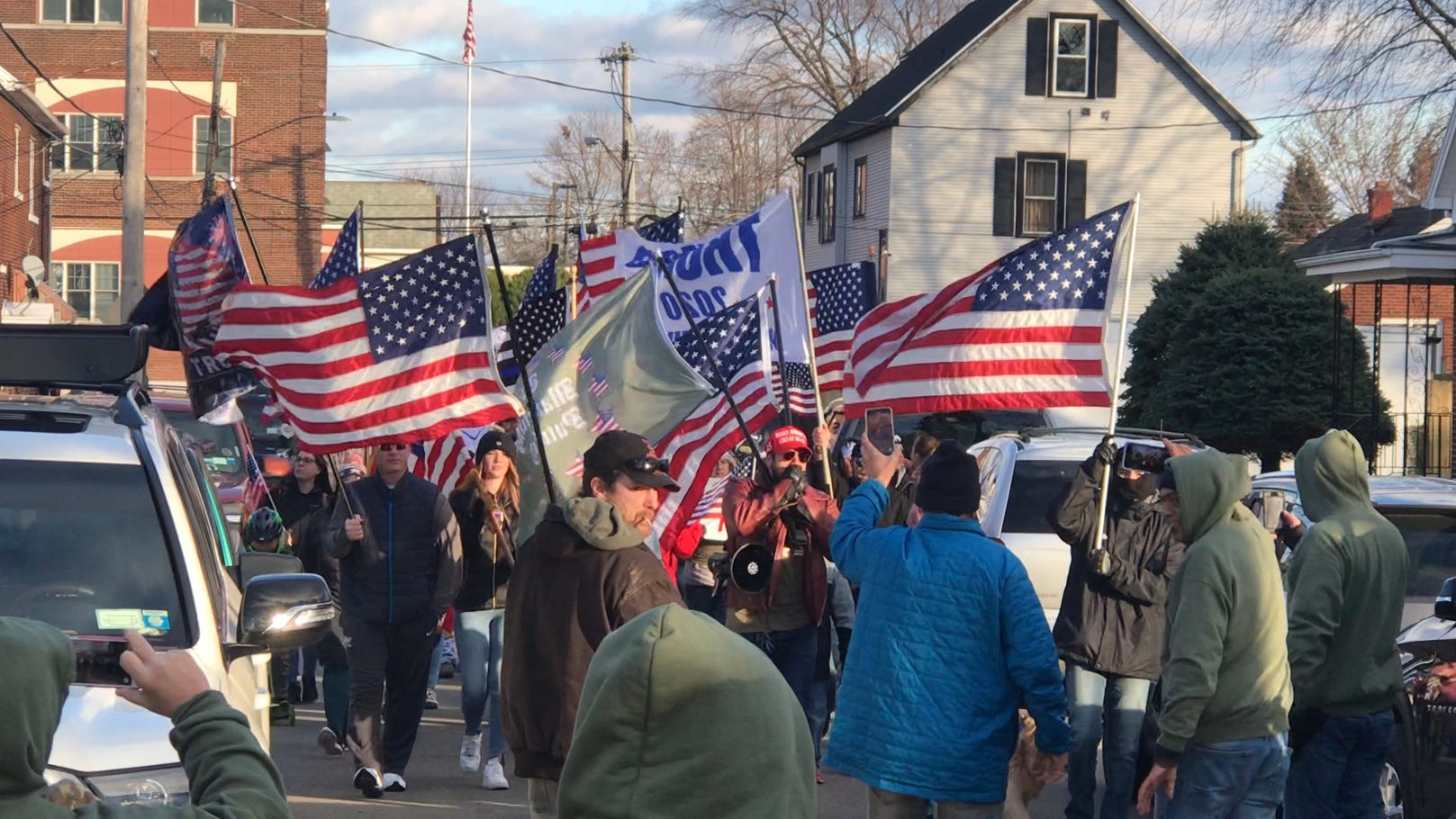 Crowd gathers for' friendsgiving' in opposition of COVID business restrictions