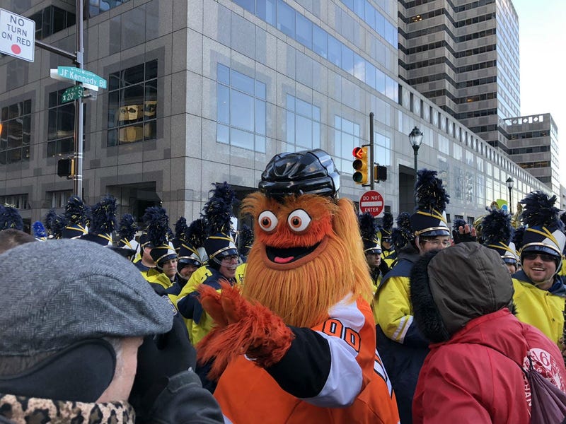 Gritty visits his first Philadelphia Thanksgiving Parade