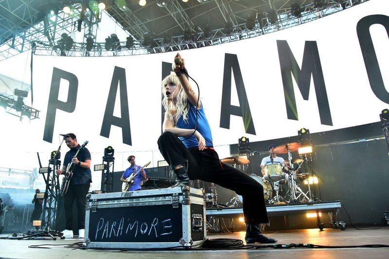Hayley from Paramore sings on stage