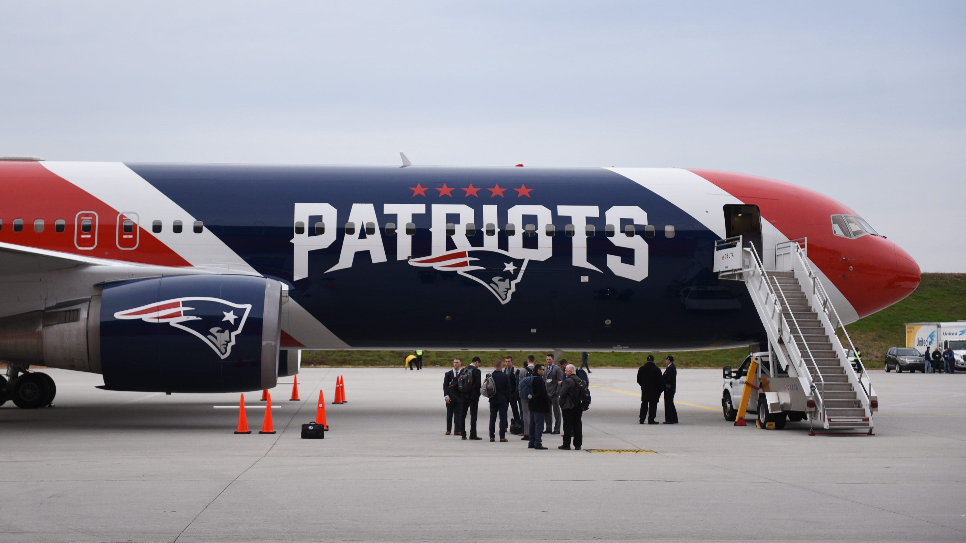 Patriots Owner Robert Kraft Uses Team Plane to Fly in Medical Supplies from China