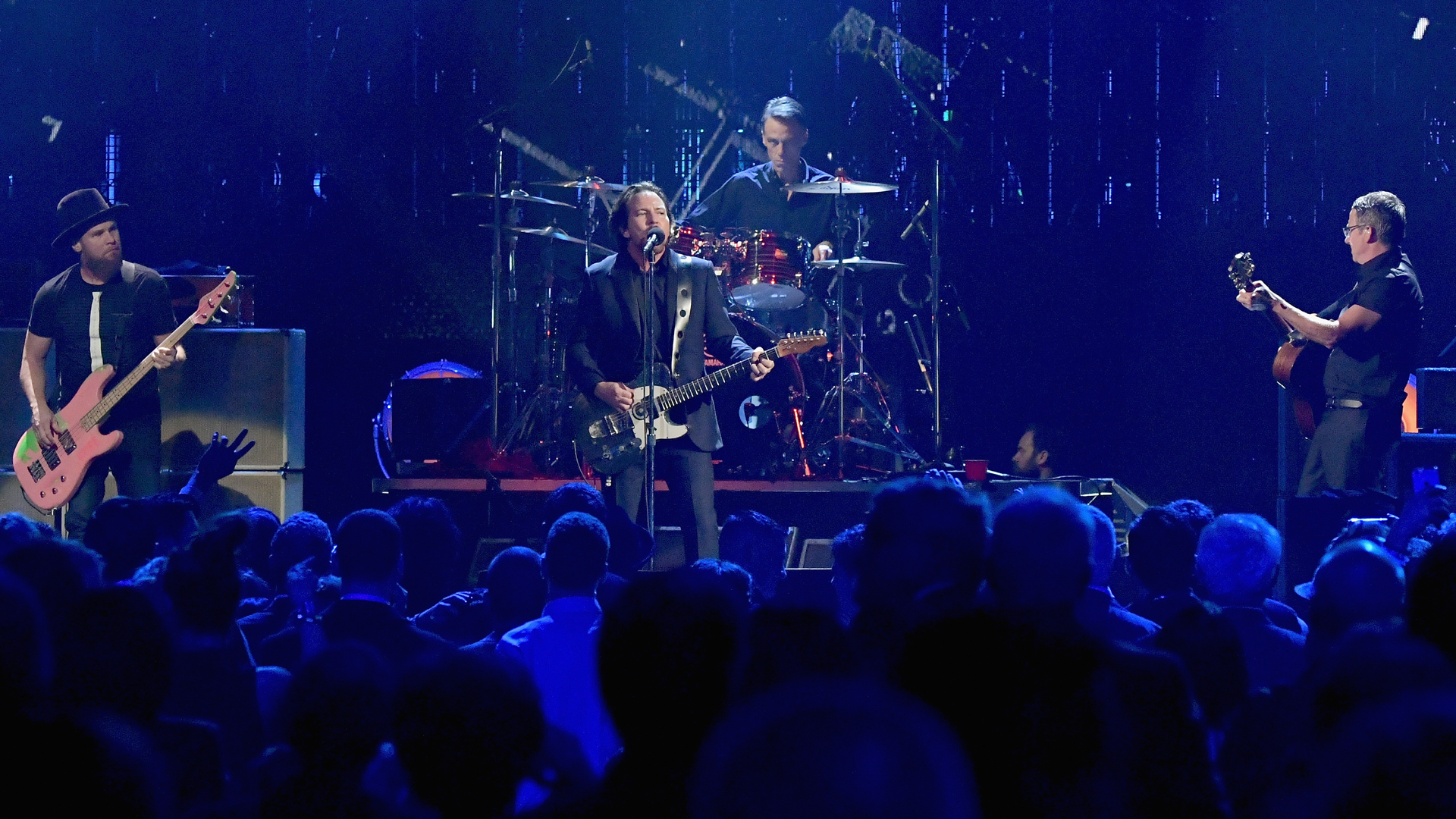 Pearl Jam offer an album update before 2022 tour: 'We’re on our way'