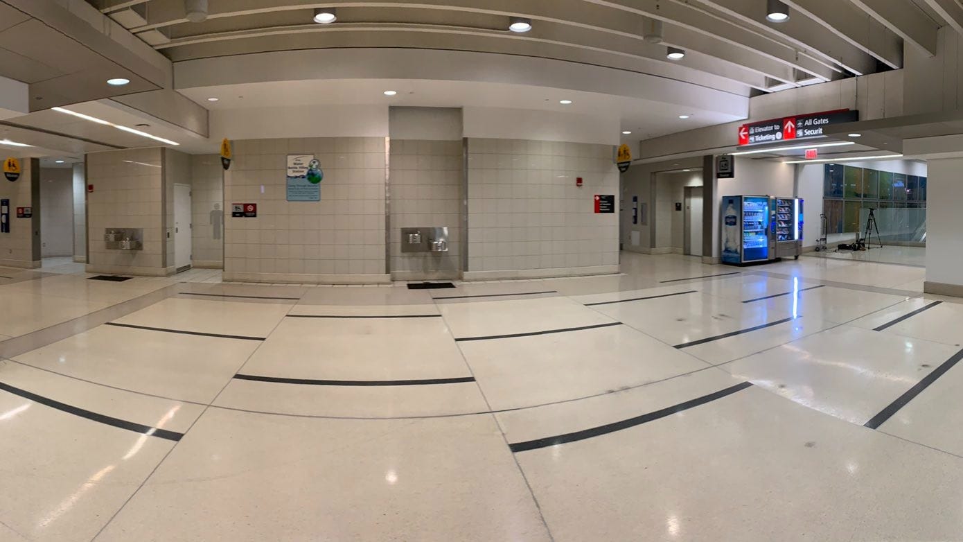 Thanksgiving traffic light at PHL, in stark contrast to last year