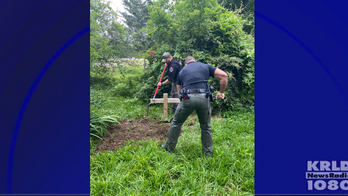 Officers help bury 83-year-old East Texas woman's dog after attack, help her adopt new one
