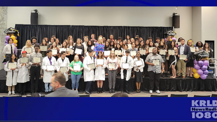 Fort Worth mayor honors graduates of Early College High School