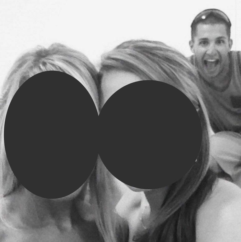 Sanns photo bomb