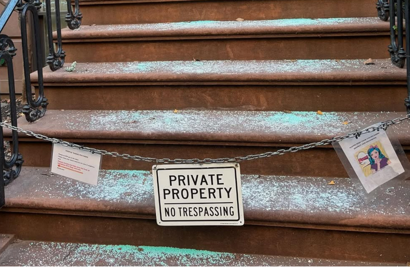 The owner of Carrie Bradshaw’s West Village apartment in HBO’s Sex and the City put up chains to prevent fans from crossing over.