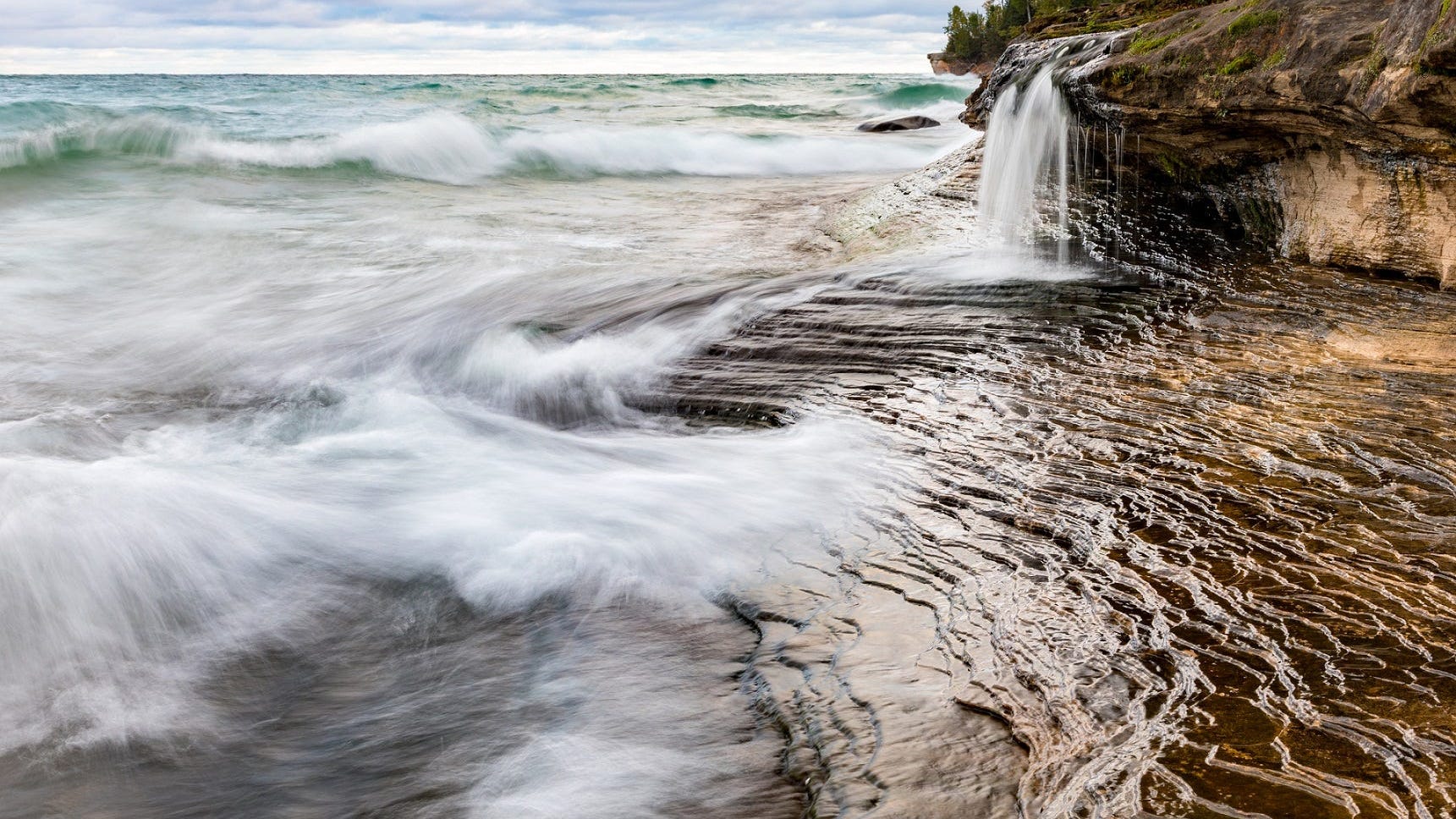 Pictured Rocks Cliff Suddenly Falls, Nearly Striking Kayakers [VIDEO]