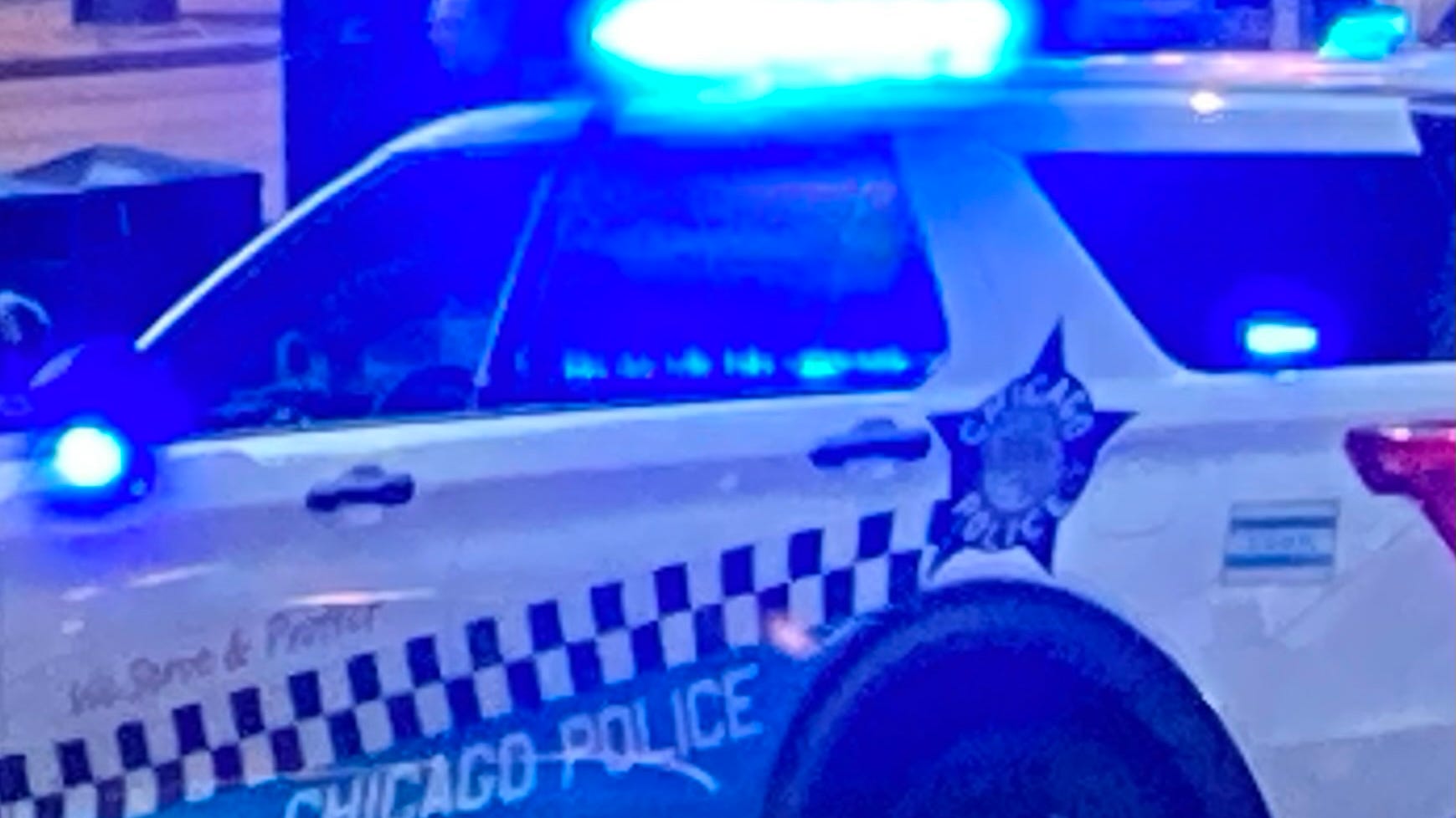 2 Chicago police officers injured breaking up fight near the Gold Coast