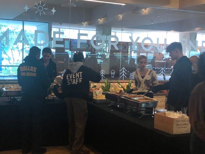 Statler Hotel hosts Thanksgiving dinner for first responders, veterans, medical workers