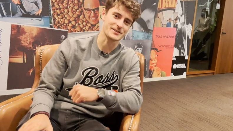 Polish opera singer turning heads in NYC with love of break dancing
