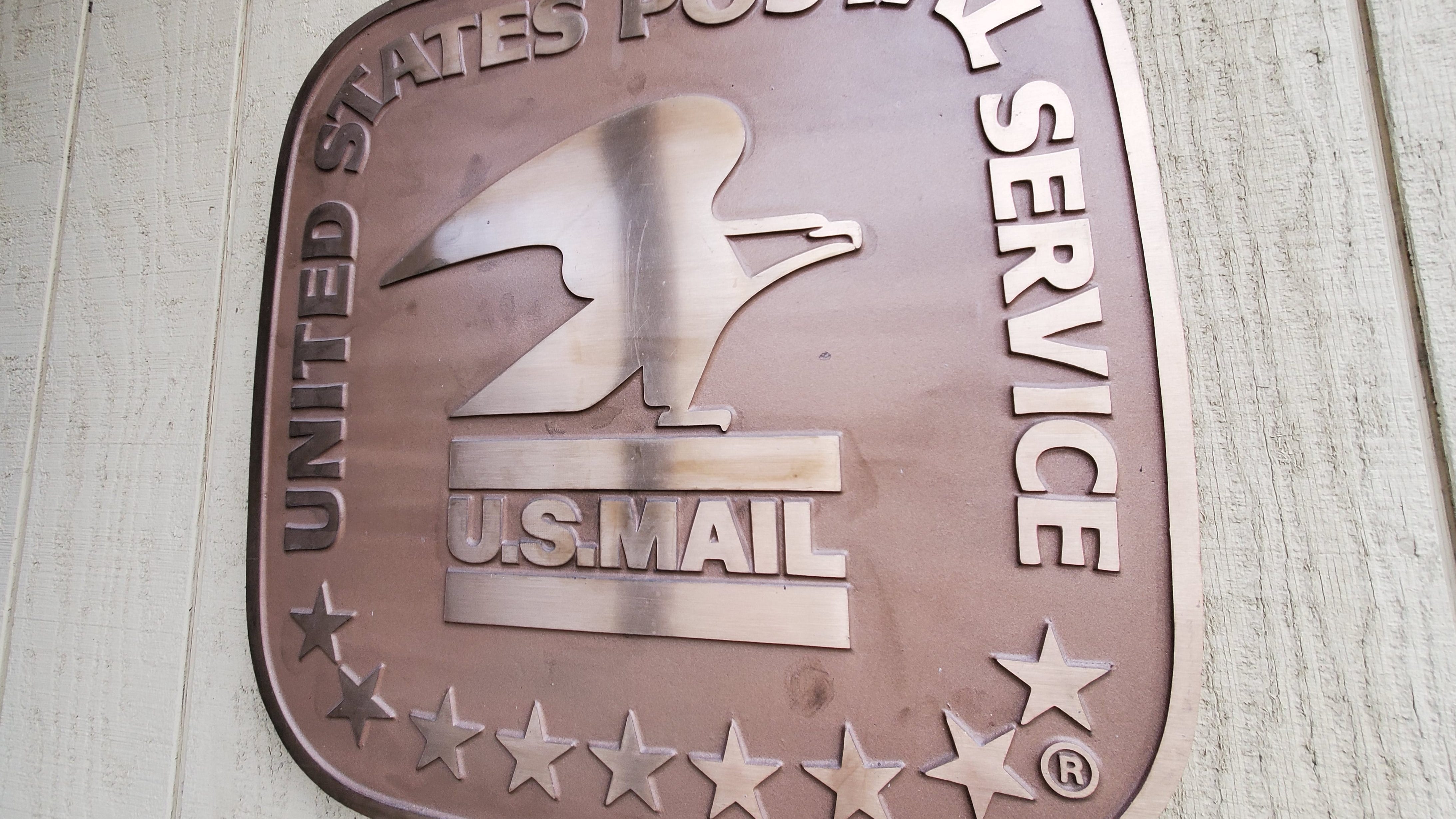 Postal service agrees to phase out mailbox keys that robbers target, Durbin says