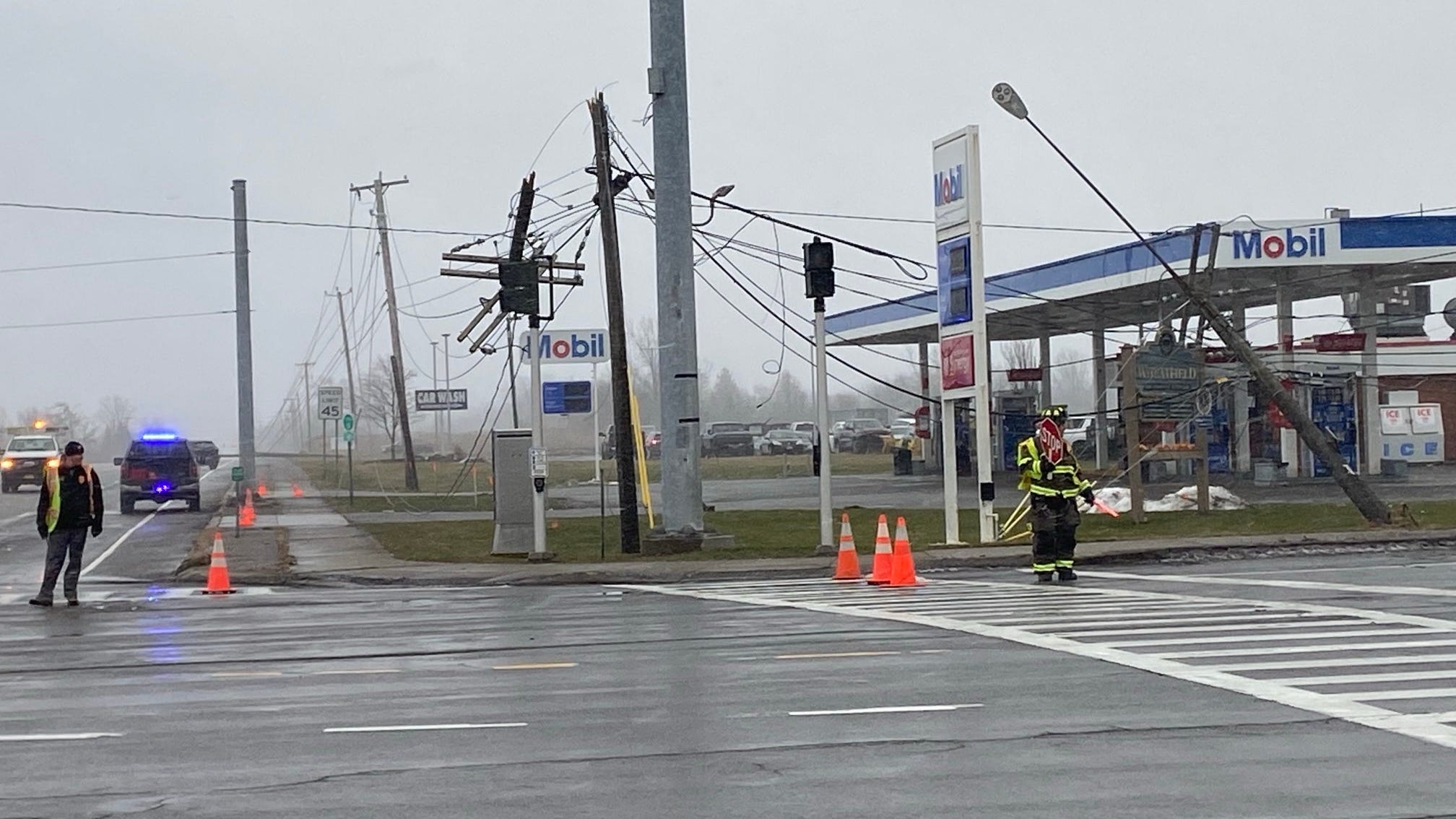 Thousands without power as damaging winds slam Western New York