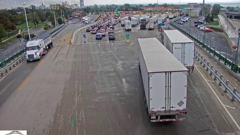 How long was your last wait time to cross into the US? One commuter says it's become a crapshoot as to whether you wait a short or long time. 