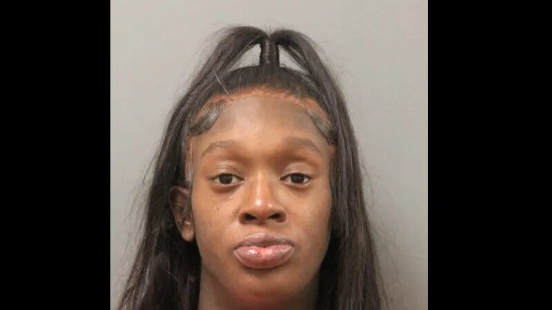 Judge dramatically reduces bond for pregnant murder defendant