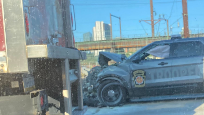 Pa. State Police SUV rear-ends pickup truck on shoulder of Schuylkill Expressway