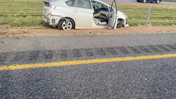 Driver flips off state trooper, tries to escape on tire rims in Indiana