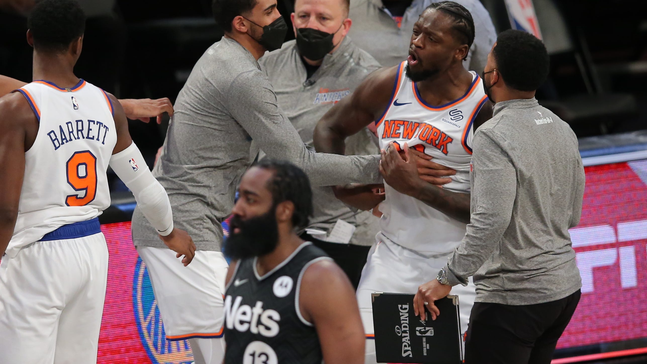 WATCH: Julius Randle restrained from going after refs following Knicks loss to Nets