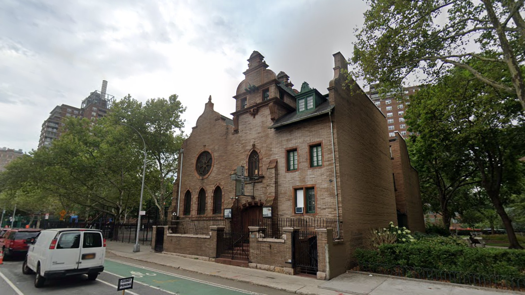 PREDATOR AT LARGE: Woman, 37, raped in Chelsea by man who led her to courtyard