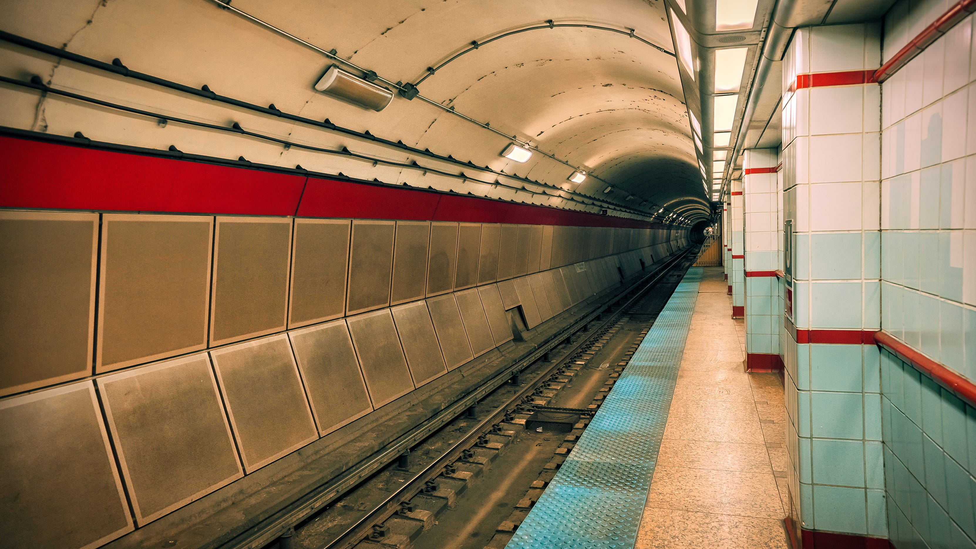 CTA rider stabbed on Red Line: police