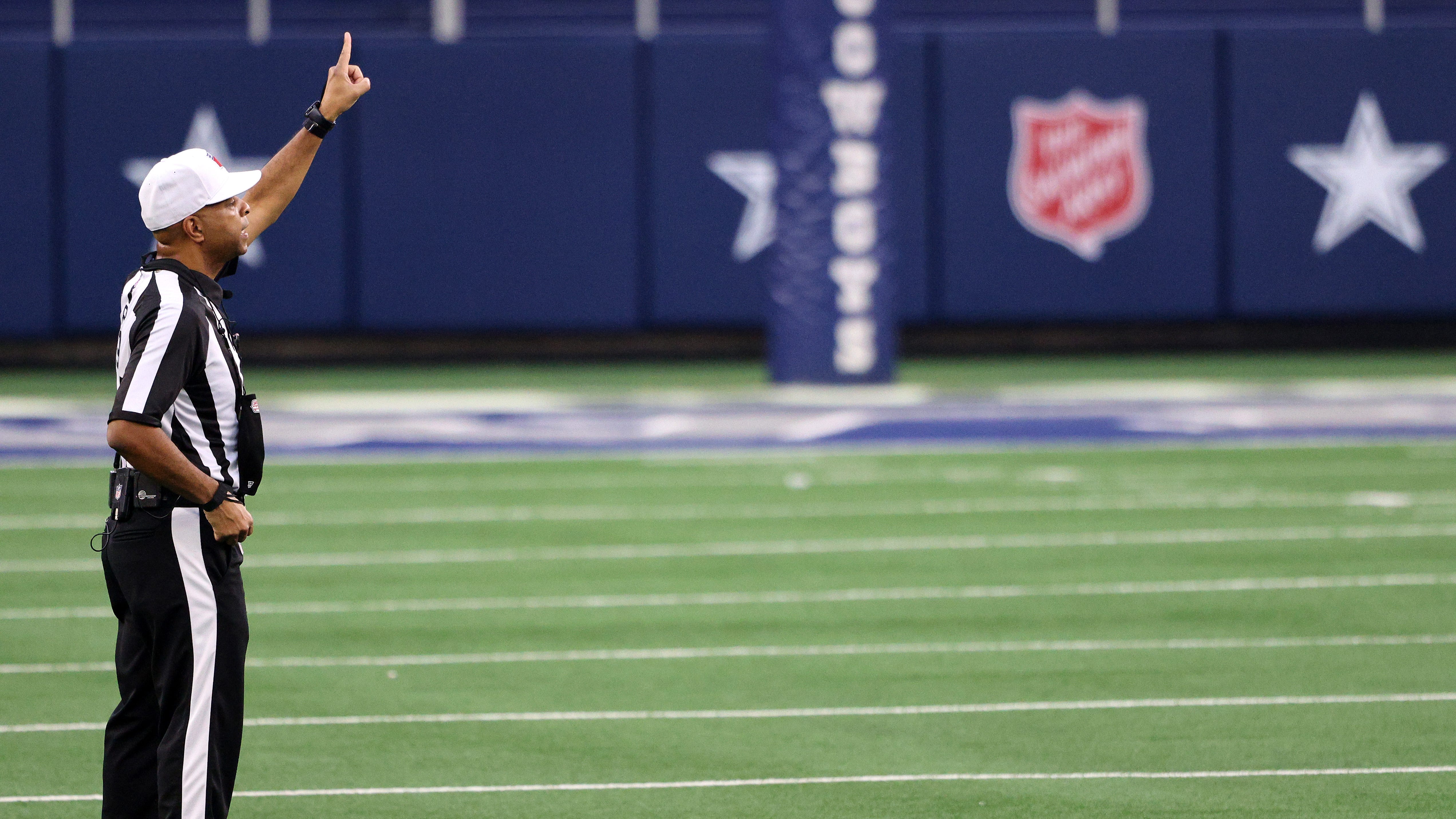 WATCH: Ref in Cowboys-Lions game is hilariously nailed in head with football