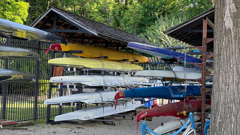 Row boats 