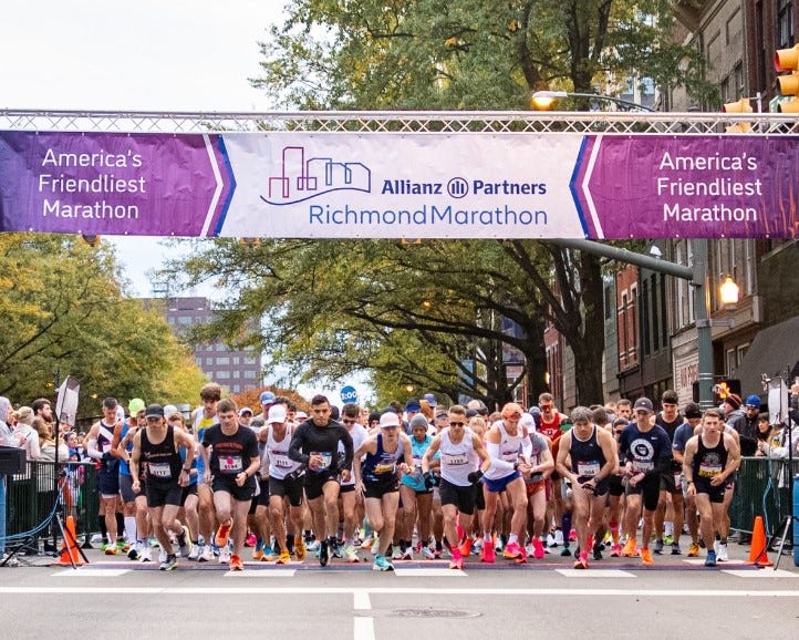 Richmond marathon runners at starting line