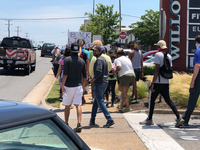 Richmond protesters at Willow Lawn