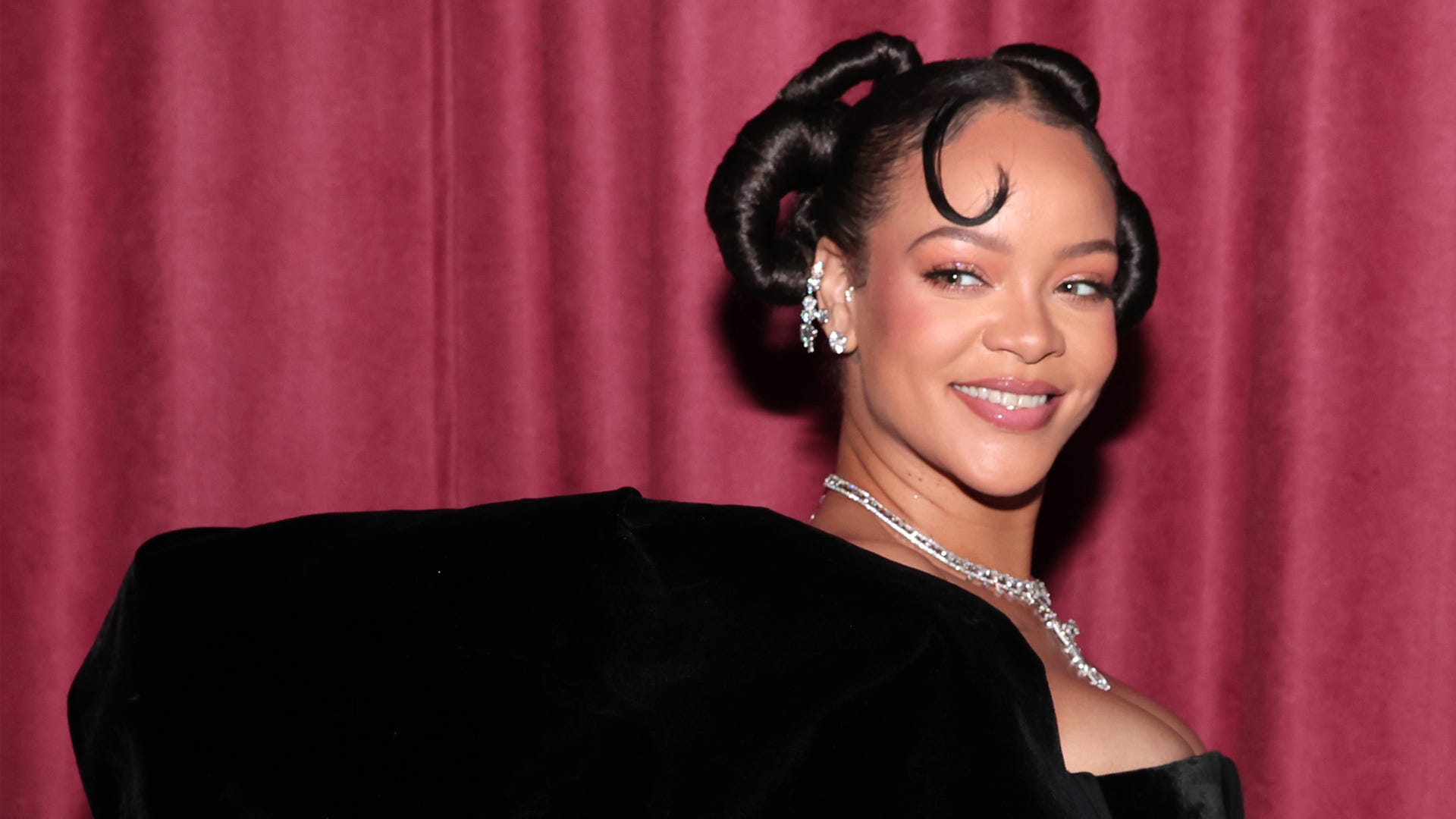 Rihanna is ready to leave us all speechless with first Super Bowl Halftime trailer: Watch now