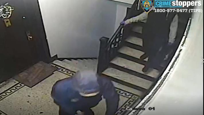 Police search for thieves who bashed Manhattan man, 58, in the head with hammer