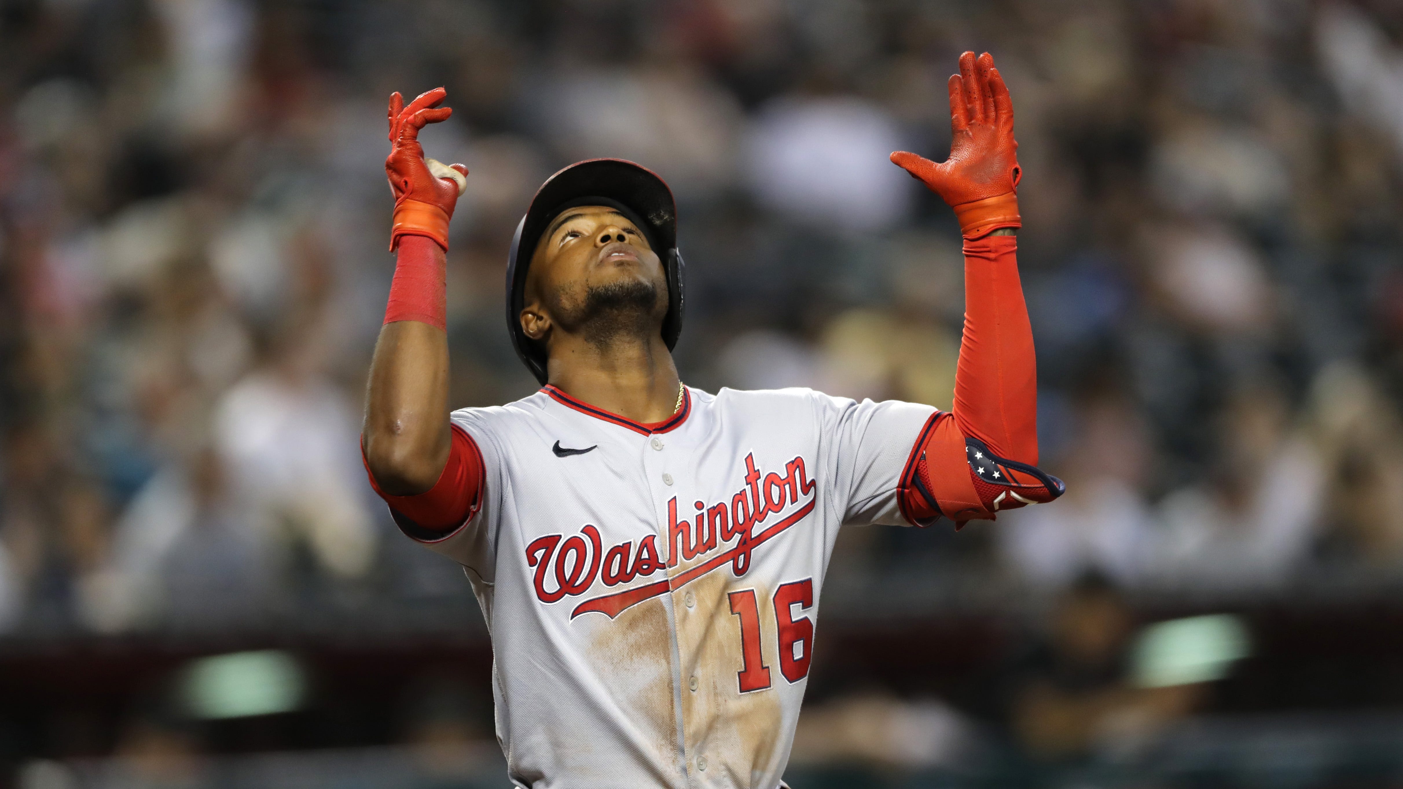 Victor Robles trolls Madison Bumgarner by wearing clown nose in dugout