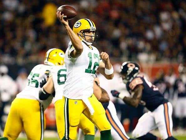 Aaron Rodgers throws a pass during a Packers game.