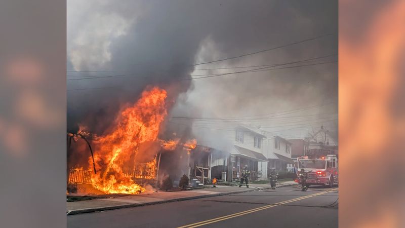 Royersford fire engulfs half a dozen row homes