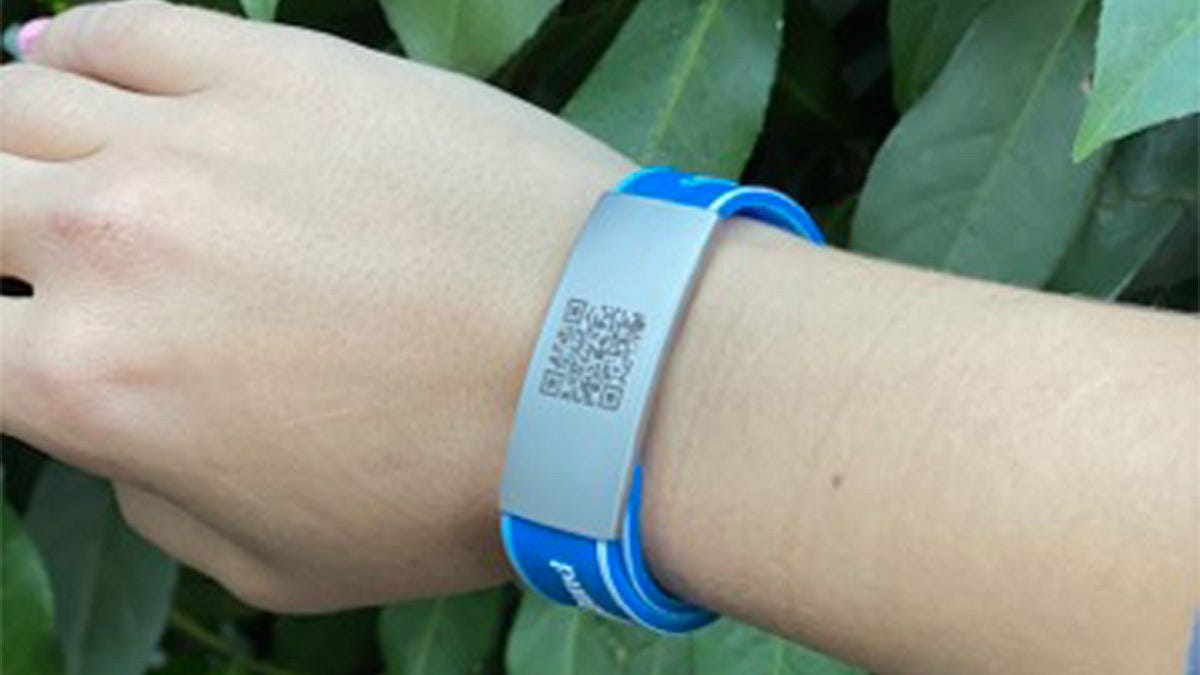 This bracelet lets the world know you're vaccinated