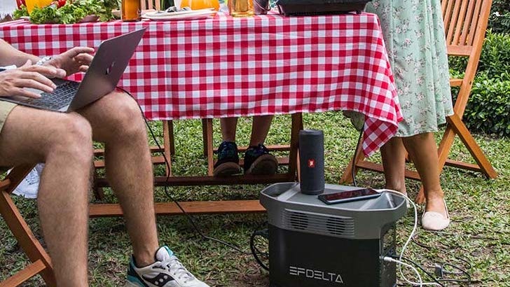 Charge 13 devices simultaneously with a Kickstarter-funded powerhouse generator