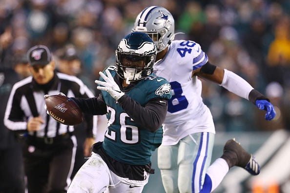 Eagles RB Miles Sanders eludes a Cowboys defender. 