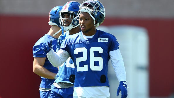 Saquon Barkley Carted Off Field With Knee Injury; Giants Fear Torn ACL, Per Report