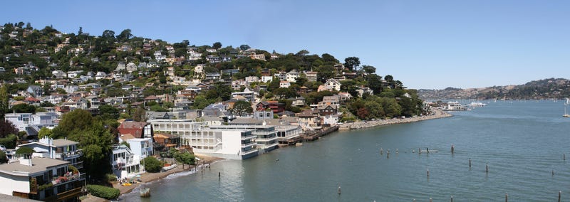Celebrated as a haven for creative artists and for its picturesque waterfront area, once a year the city of Sausalito combines these two characteristics into a festival that mixes art and wine, food and entertainment, and says goodbye to another summer.