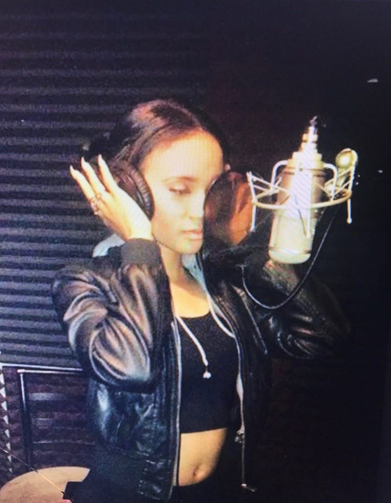 Joycelyn Savage's family in Atlanta GA has been pleading with her to leave R. Kelly and come home.