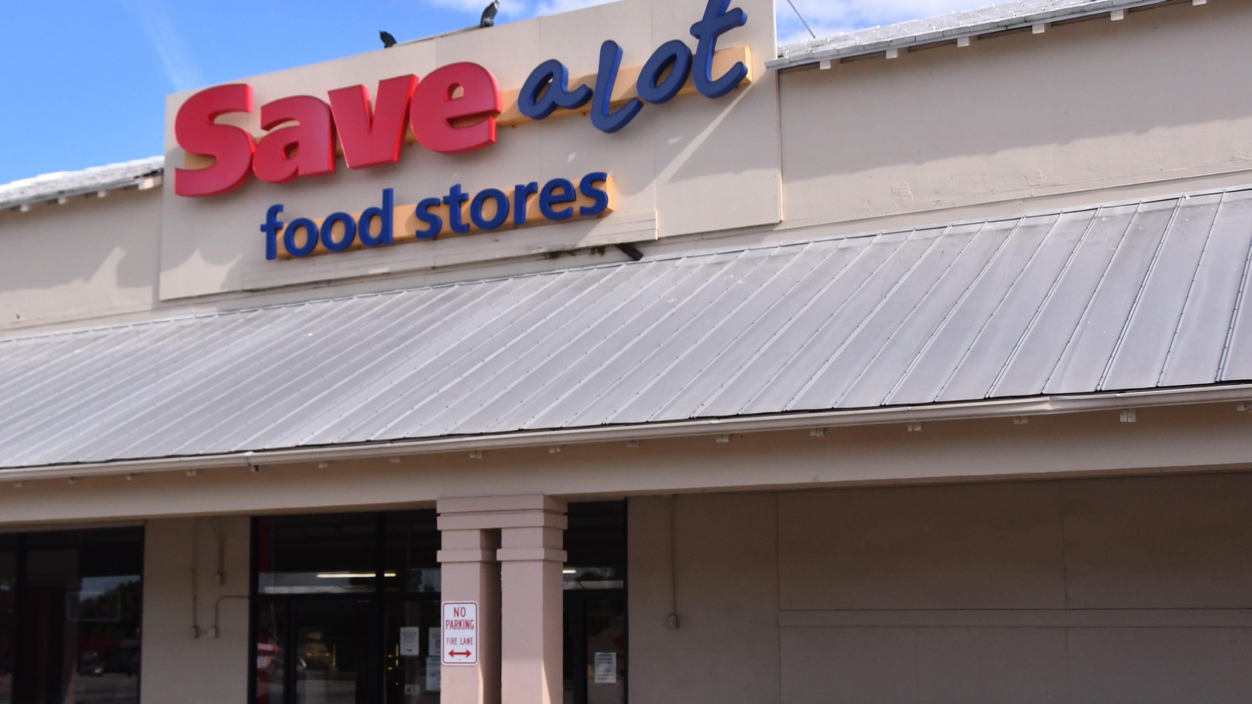 Save A Lot supermarket opens quietly in Englewood